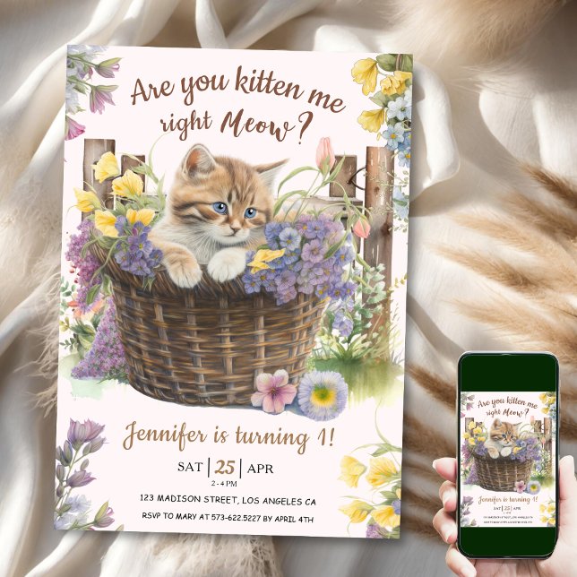 Är du Kitten Blommigt Rosa Cat 1:a födelsedagen? Inbjudningar (Skapare uppladdad)