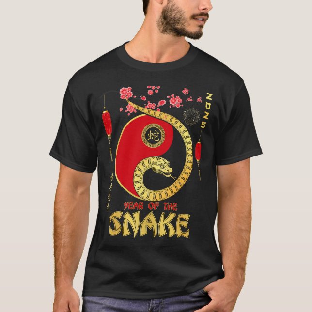 År för ormen 2025, nyår kinesiska t shirt (Framsida)