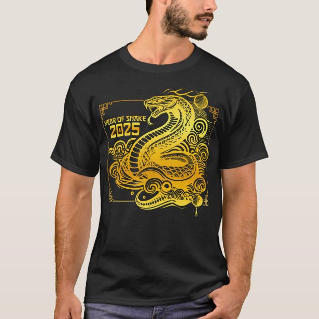 År för ormen 2025 Zodiac Lycklig kinesiska nyåret T Shirt (Framsida)