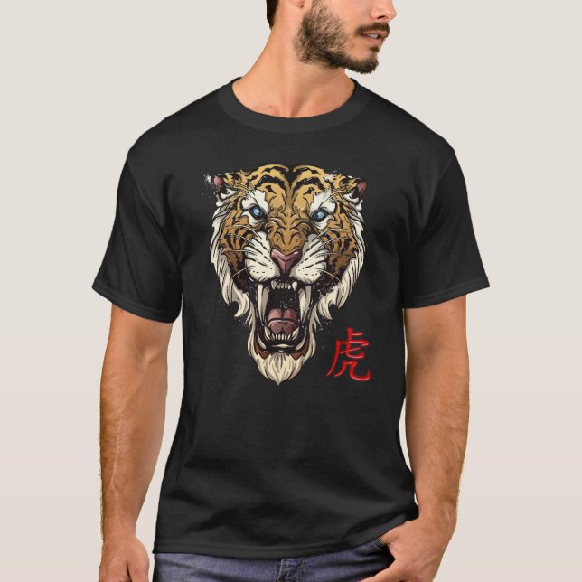 År för tigern 2022 kinesiska nyårshöjaren t shirt (Framsida)