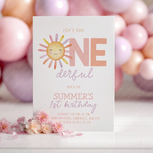 Är hon inte underbar Sol tjej 1-års födelsedag Inbjudningar (Isn't she Onederful! Girl's sun 1st birthday invitation. )