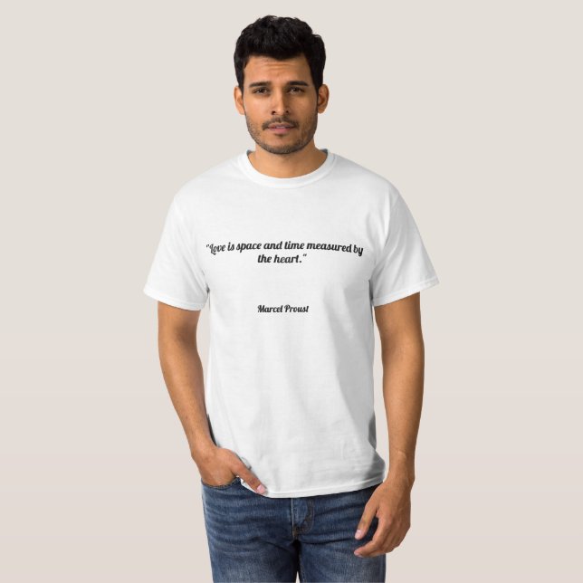 "Är kärlek utrymme och tid som mätas av hjärtan. T-shirt (Hel framsida)