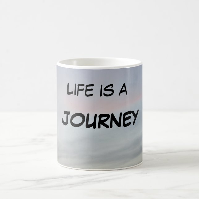 "ÄR LIV EN RESAMUGG ", KAFFEMUGG (Center)