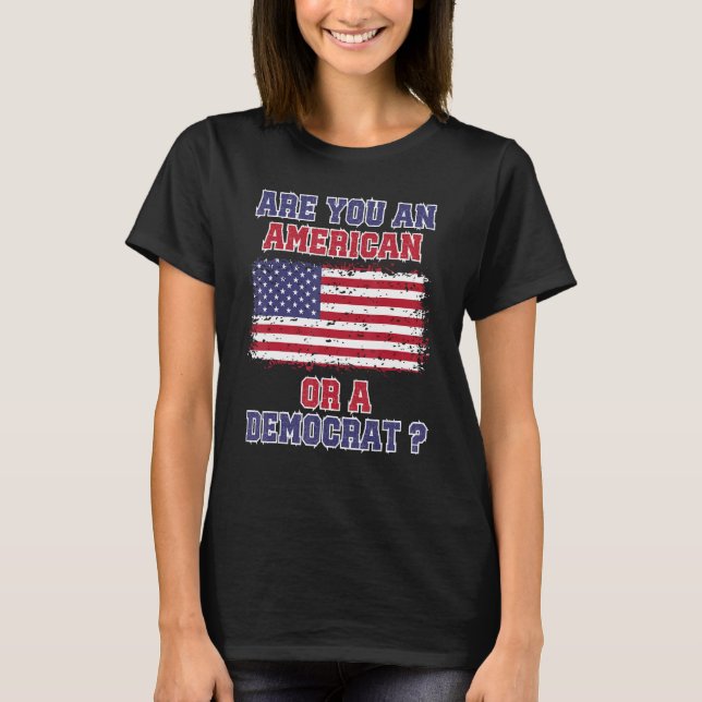 Är ni en amerikan eller en demokratisk antiliberal t shirt (Framsida)