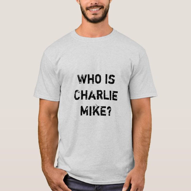 Är vem Charlie Mike? Tee Shirt (Framsida)
