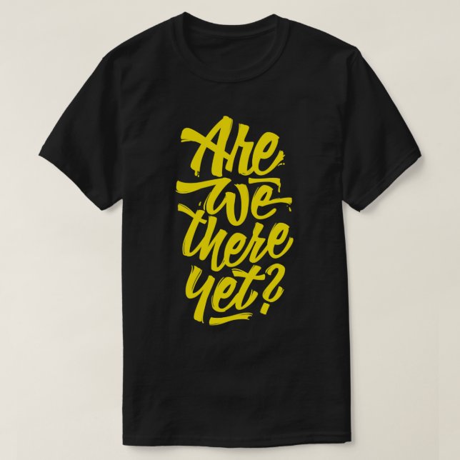Är vi där ännu Typografiska vägen Resa Design? T Shirt (Design framsida)