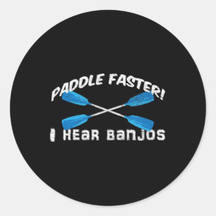 Åra Snabbare Jag Hör Banjor T Shirt Rolig Utomhus Runt Klistermärke