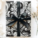 Arabesque Vintage Feathers Black and White Mönster Presentpapper<br><div class="desc">Denna arabiska Vintage Feathers Black and White Mönster Wrapping Pappra har en komplicerad utformning av snurrande fjädrar i ett klassiskt svart-vitt färg-schema. Perfekt för dem som uppskattar vintagens elegans. Detta papper är idealiskt för formella evenemang,  sofistikerade presenter eller för att tillföra en aning tidlös charm till alla närvarande.</div>