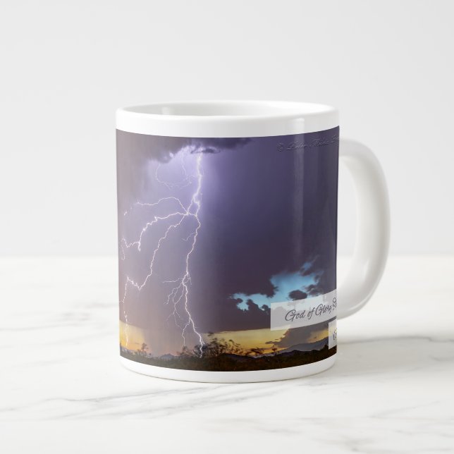 Ärans Gud dundrar Psalm 105:39 KJV Jumbo Mugg (Framsida höger)