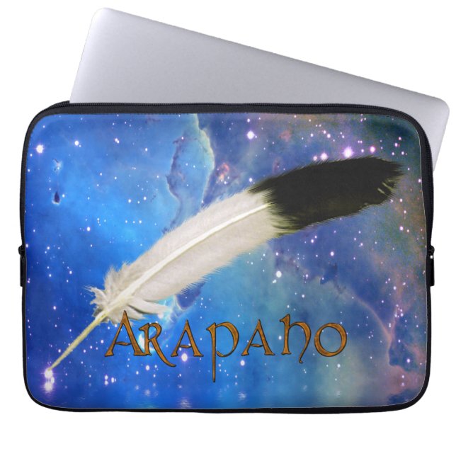 ARAPAHO Nation & Feather Outer Space Laptop sleeve (Framsidan)
