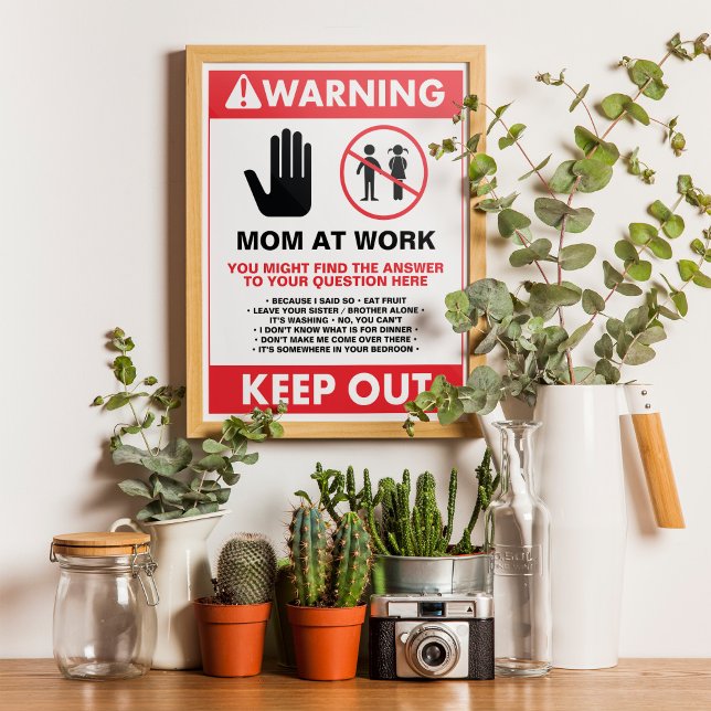 Arbeta från Behållan  ut hemma i Mamma Poster (Lighten the mood while also sending the troops a clear message – Mom's At Work!)