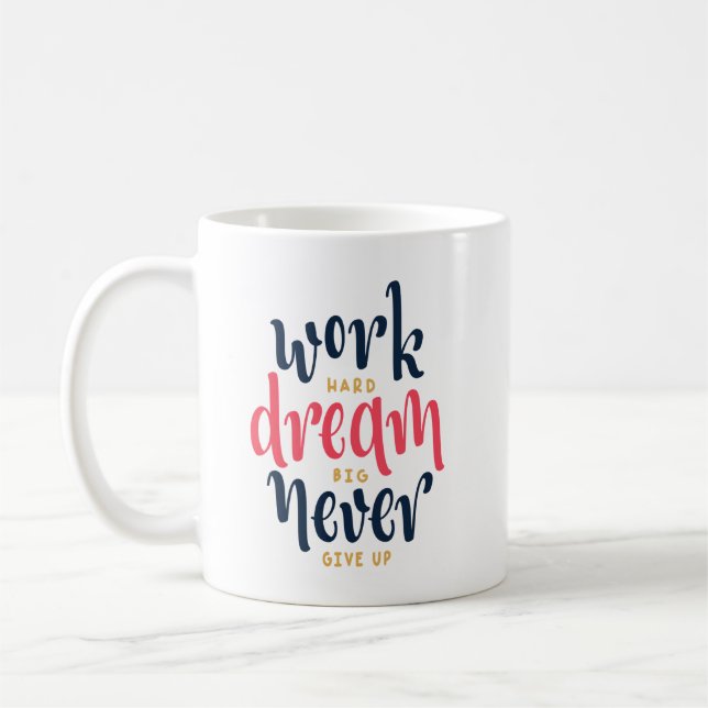 Arbeta hårt, Dream Big, aldrig Ge uppåt Kaffemugg (Vänster)