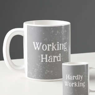 Arbeta hårt eller hårt kaffemugg