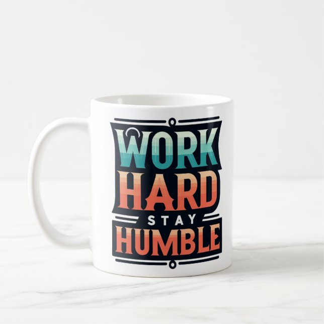 Arbeta hårt för att hålla dig ödmjuk T-shirt Kaffemugg (Vänster)