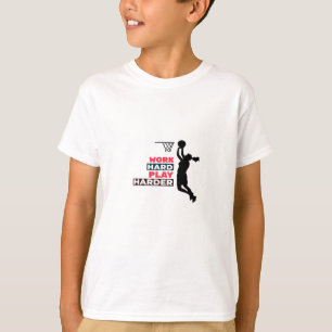 Arbeta hårt för att spela så hårt, kvinnligt baske t shirt