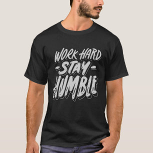 Arbeta hårt, håll dig ödmjuk i Manar-skjortan T Shirt