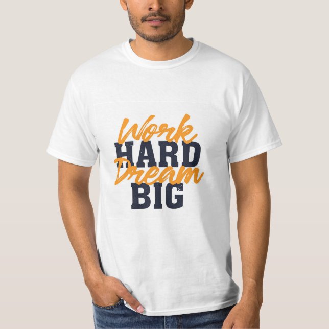 Arbeta hårt i Dream Big T-Shirt (Framsida)