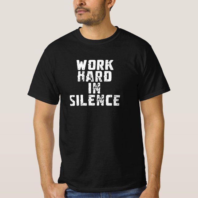 Arbeta hårt i tystnad t shirt (Framsida)