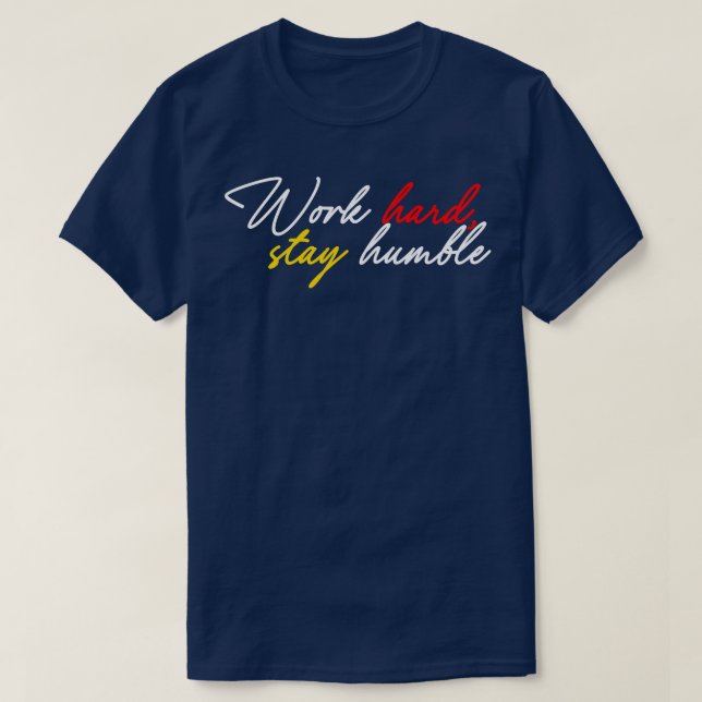 Arbeta hårt medan du är ödmjuk 9 t shirt (Design framsida)