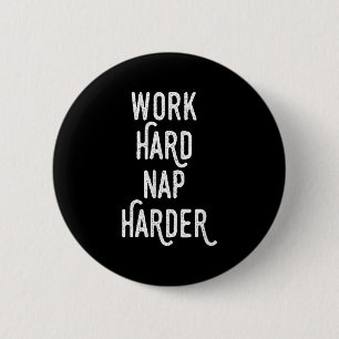 Arbeta hårt, sov ännu hårdare _ Roligt Motivationa Knapp