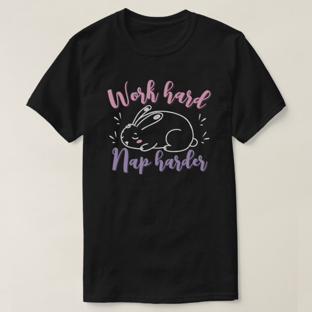 Arbeta hårt, sov ännu hårdare t shirt (Design framsida)