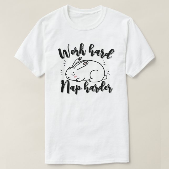 Arbeta hårt, sov ännu hårdare t shirt (Design framsida)