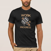 Arbeta i Progress Hammer Tee - redigerbar text
