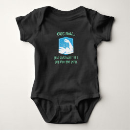 Arbeta med bodykostymen baby t shirt