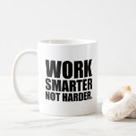 Arbeta smartare och inte mer motivation kaffemugg<br><div class="desc">Arbeta smartare och inte mer motivation</div>