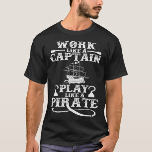 Arbeta som en kapten leker som en Pirat Pirat Frak T Shirt