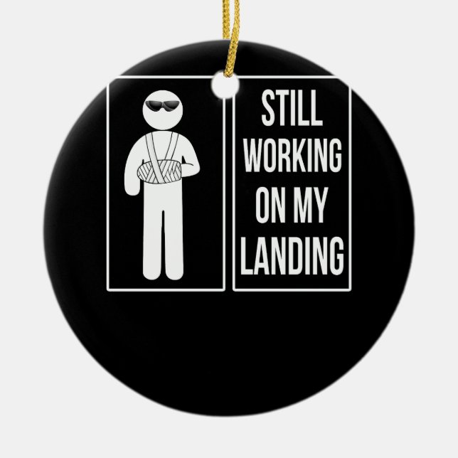 Arbetar fortfarande med min landningshavererade Ar Julgransprydnad Keramik (Framsidan)
