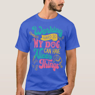 Arbetar Hårt Hund T Shirt