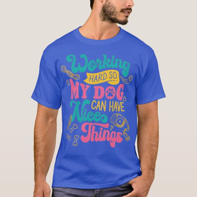 Arbetar Hårt Hund T Shirt (Framsida)
