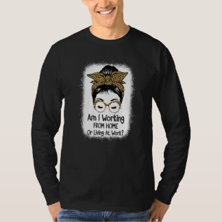 Arbetar jag hemma eller bor på jobbet Messy Bun? T Shirt