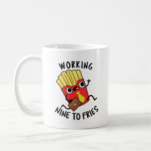 Arbetar nio till pommes roliga pommes fula skämt kaffemugg