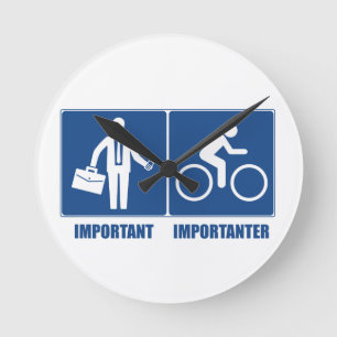 Arbete är viktigt och att cykla är Importanter Rund Klocka