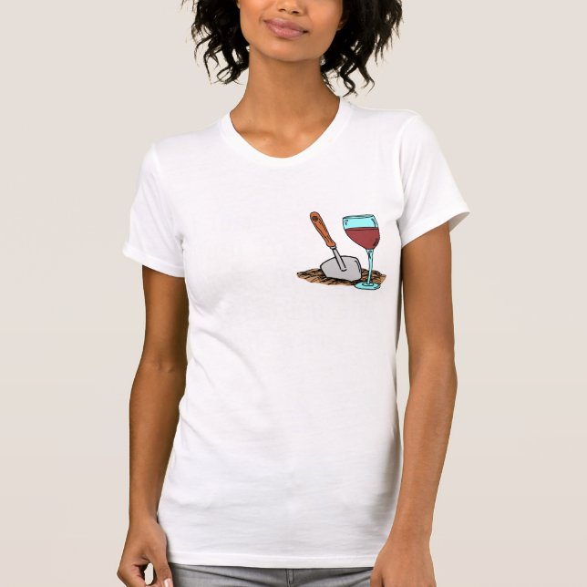 Arbete på trädgård- och drinkvin (PÅ MÖRK) Tee Shirt (Framsida)