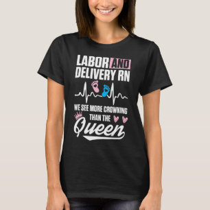 Arbets- och leveranssjuksköterska som kramar L&D-n T Shirt