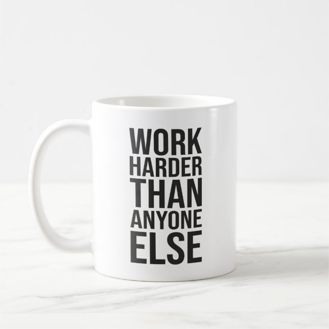 Arbetshårdare än någon annan - Framgångsmotivation Kaffemugg (Vänster)