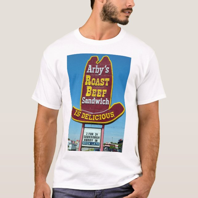 ARBYS SMÖRGÅSEN för STEKNÖTKÖTT undertecknar Tee Shirt (Framsida)