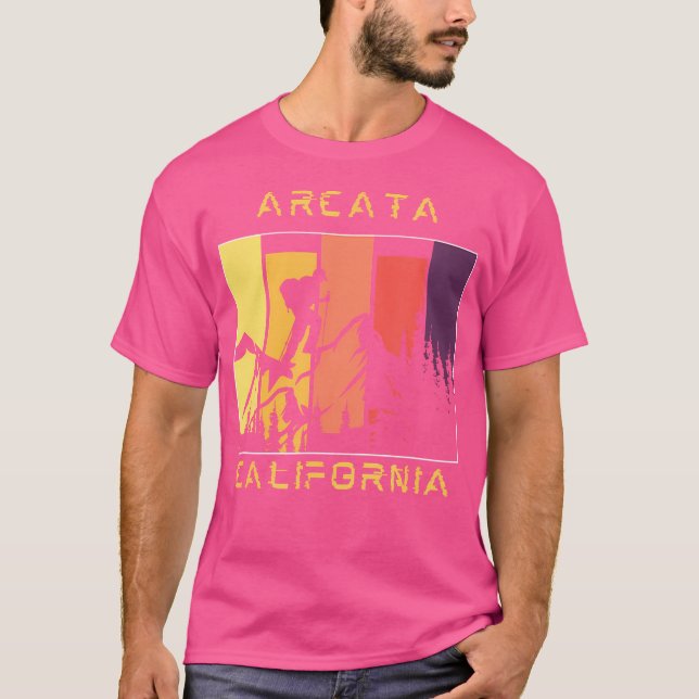 Arcata Ca Förfallen Berg Vandring Och Klättring T Shirt (Framsida)