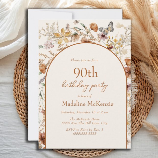 Arch Boho Wildblomm90:e födelsedag Inbjudningar (Boho floral and butterfly 90th birthday invitation)