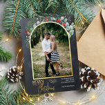 Arch Greenery God jul Photo Chalkboard<br><div class="desc">Den här konstruktionen har vattenfärgen holly och eukalyptus runt ett bågat bild med guld foil ram.</div>