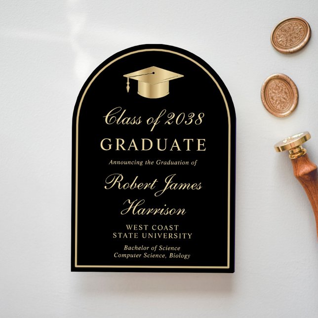 Arch Photo Black Guld Studenten-meddelande Inbjudningar (An elegant arch-shaped graduation announcement to celebrate the graduate's achievements)