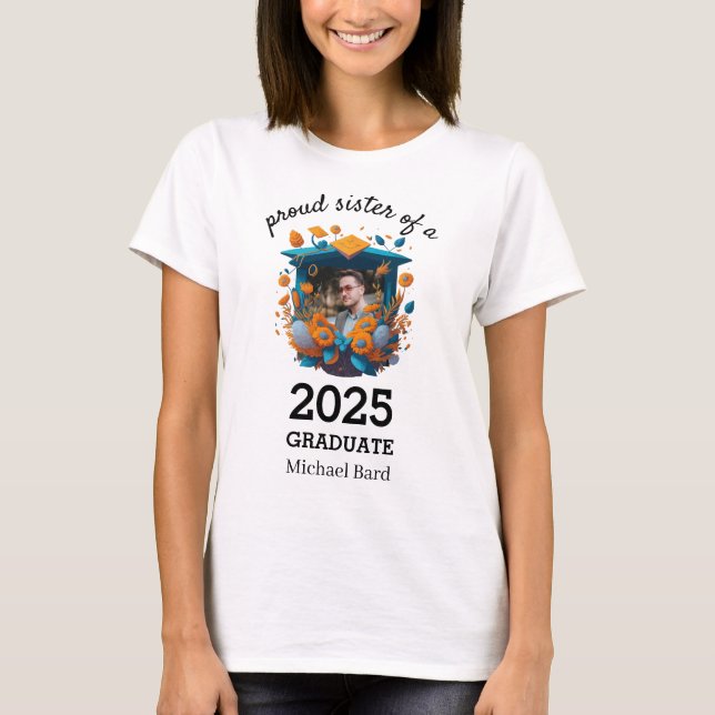 Arch Photo Proud Sister av 2025 Student T-Shirt (Framsida)