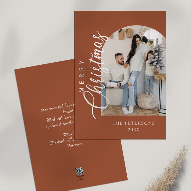 Arch Shape Terracotta Photo jul Hälsning Julkort (Arch Shape Terracotta Photo Christmas Greeting Holiday Card on a white table.)