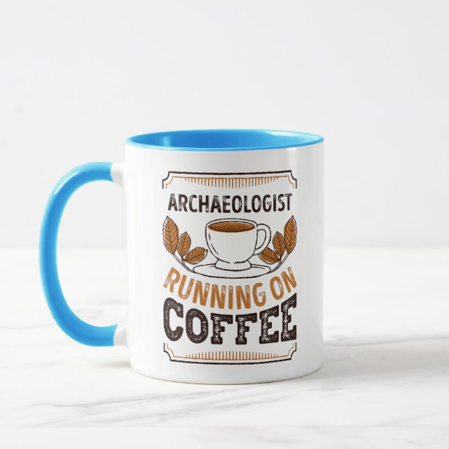 Archaeologist running on Coffee Caffeine Gift Mugg (Vänster)