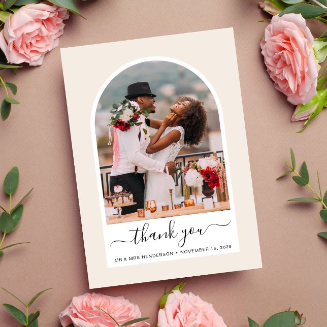 Arched Photo Cream Bröllop Tack Kort (Celebrate your love story with a thank you card showcasing your photo in an elegant arch frame)
