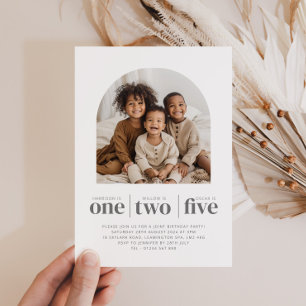 Arched Photo Triple Joint Birthday-inbjudan Inbjudningar
