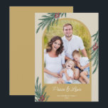 Arched Photo Winter Greenery Peace & Kärlek Julkort<br><div class="desc">En elegant julhälsningskort med ett trendig-foto. Utformningen accentueras med vintergröna och bär på guld.</div>